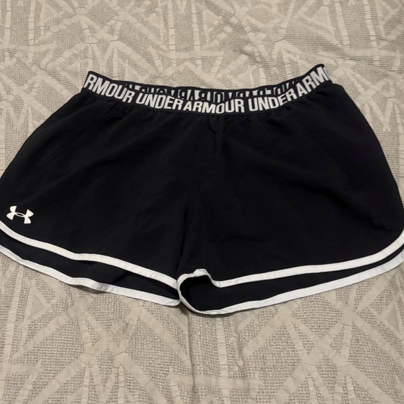 Under Armour Running Shorts Women’s Medium Loose Fit Black With White - Picture 1 of 5